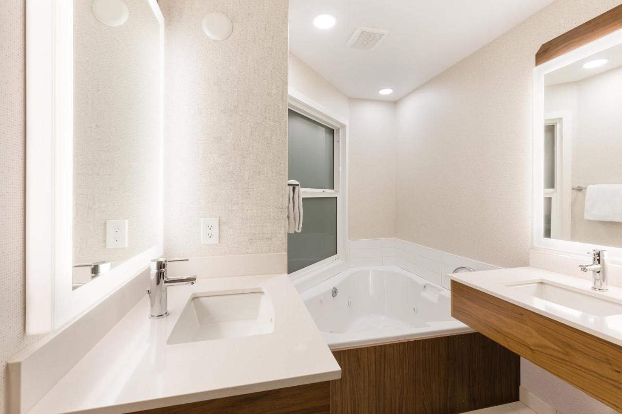 Holiday Inn Express Grande Prairie By Ihg Екстериор снимка