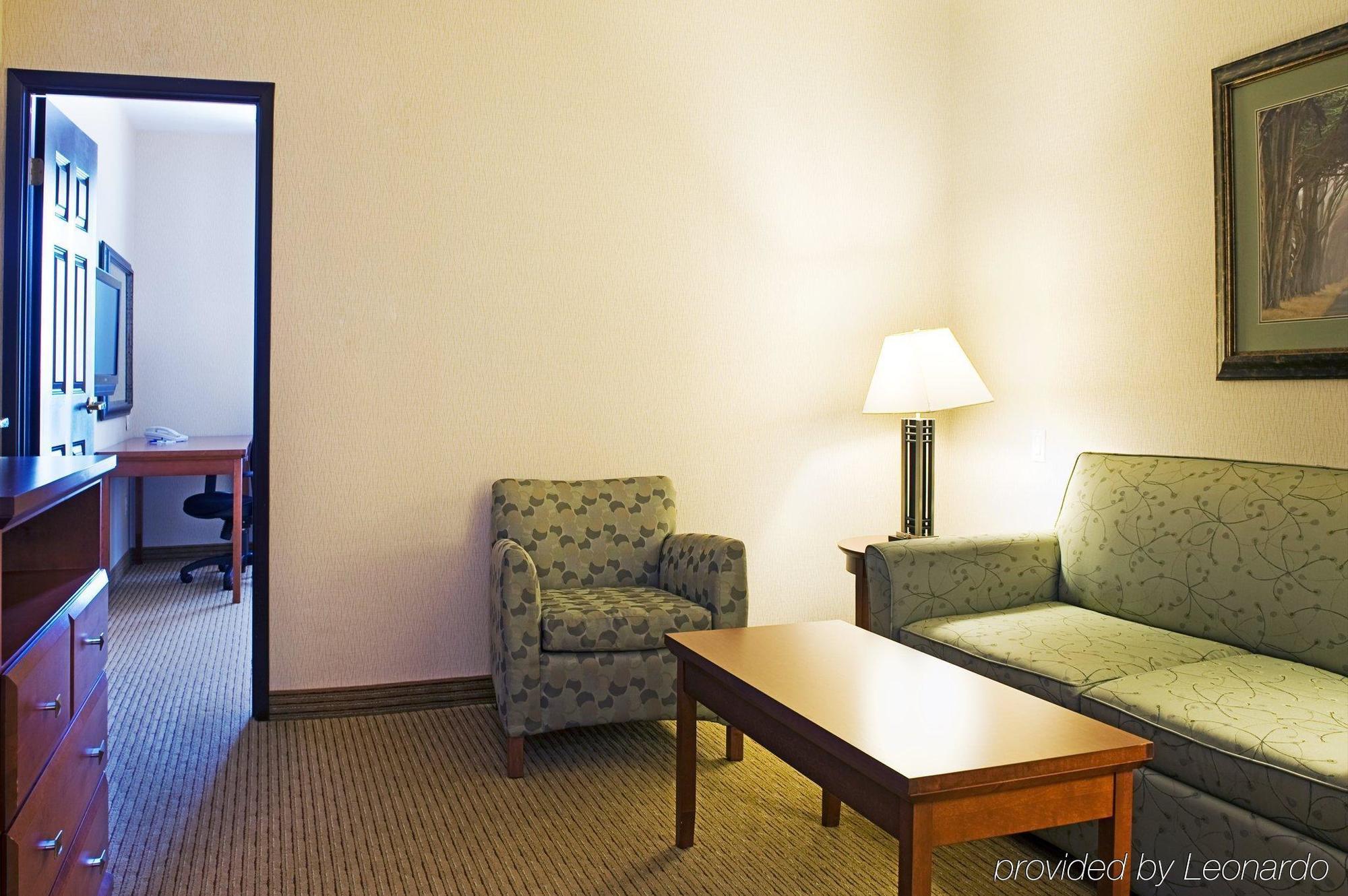 Holiday Inn Express Grande Prairie By Ihg Стая снимка