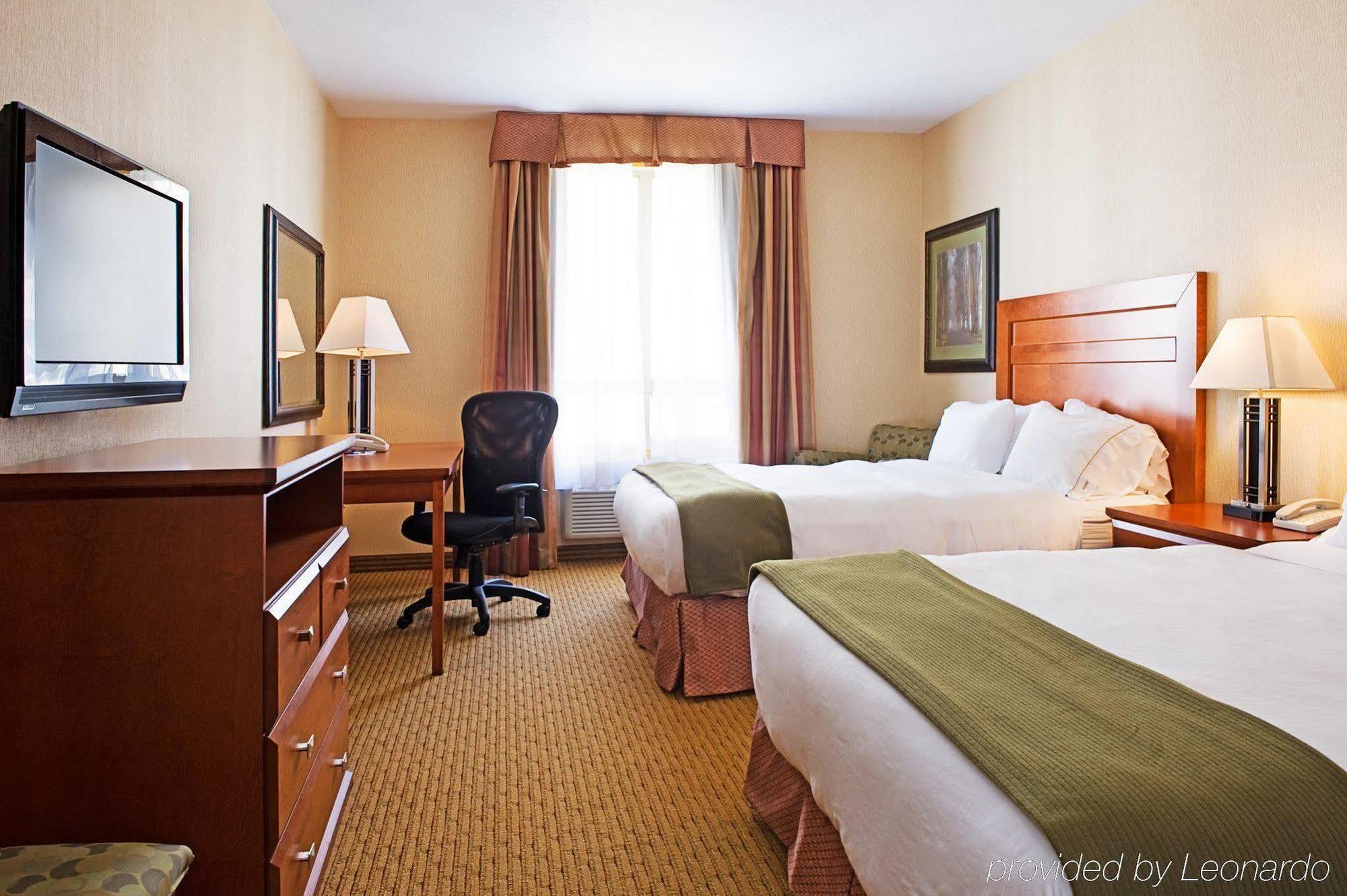 Holiday Inn Express Grande Prairie By Ihg Стая снимка