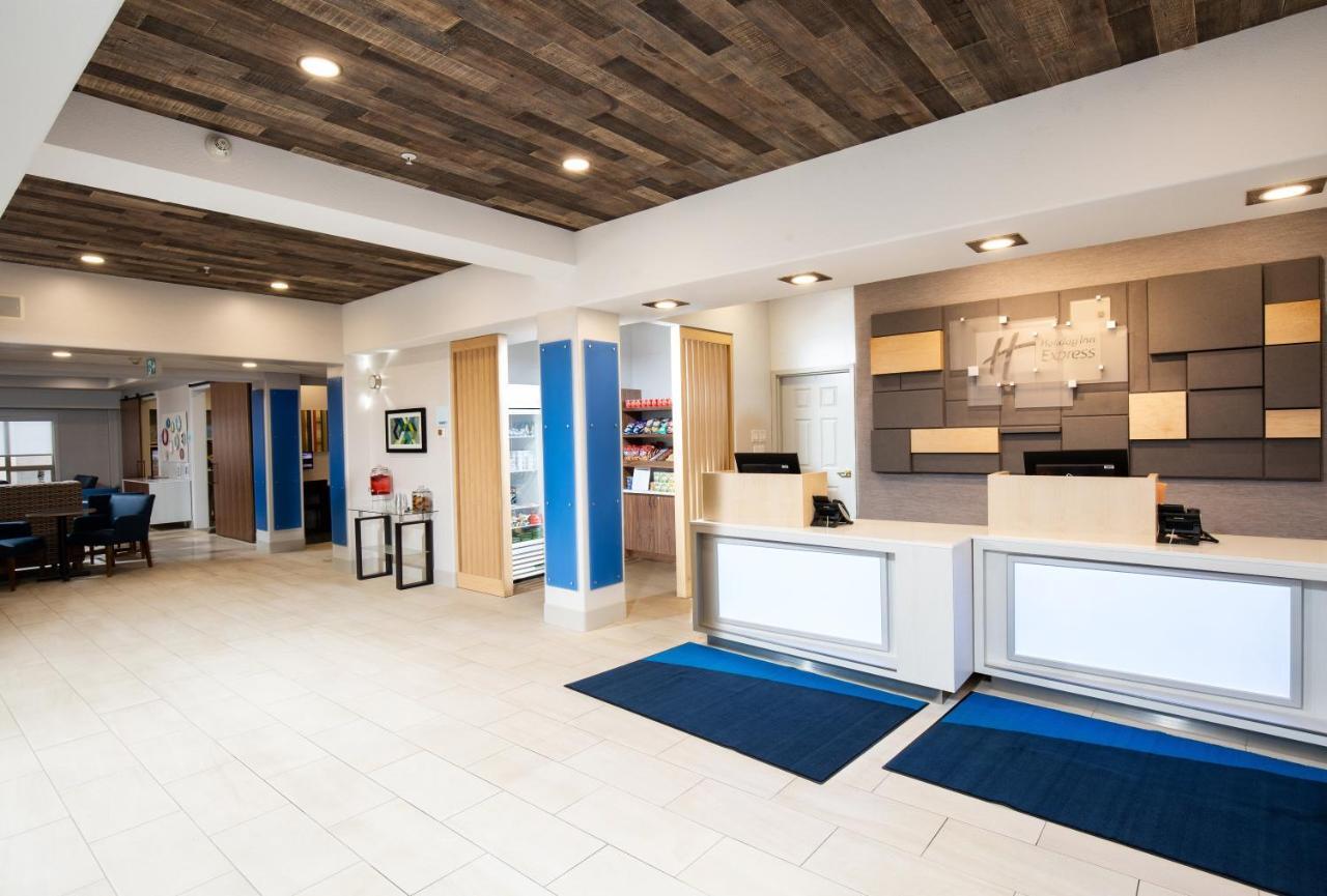 Holiday Inn Express Grande Prairie By Ihg Екстериор снимка