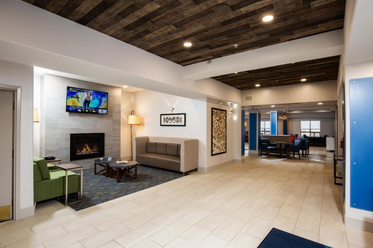 Holiday Inn Express Grande Prairie By Ihg Екстериор снимка