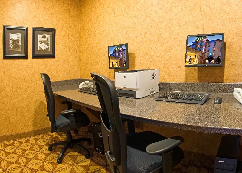 Holiday Inn Express Grande Prairie By Ihg Екстериор снимка